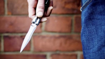 儿子被打头部流血，丰顺男子怒起护犊持刀砍人