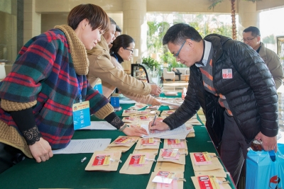 政协委员陆续报到，梅州进入“两会”时间