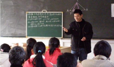 人民日报刊文呼吁提高中青年教师待遇