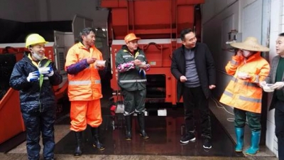 五华县城综局慰问一线环卫工人 