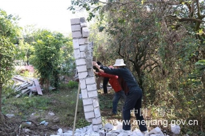 梅江区三角镇开展全面清查整治“两违三抢”行为