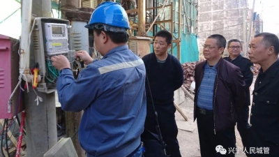 兴宁依法拆除一处违建供水供电线路