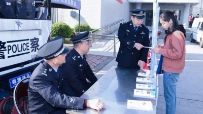 兴宁市公安局举行境外非政府组织境内活动管理法宣传活动