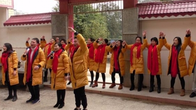 五华县采茶戏演艺公司到潭下敬老院慰问演出