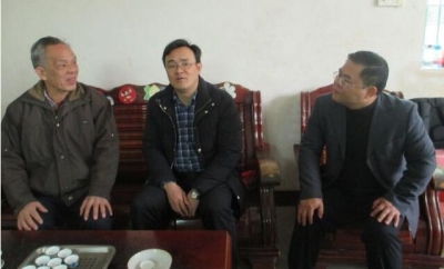 曾尚忠到高陂镇慰问困难群众和老党员