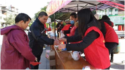 梅南镇温情服务春节返乡人员