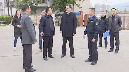 刘彩波检查节前安全生产、食品安全和市容市貌工作