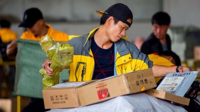 月薪近万外加花式福利！快递小哥节后返城开工忙