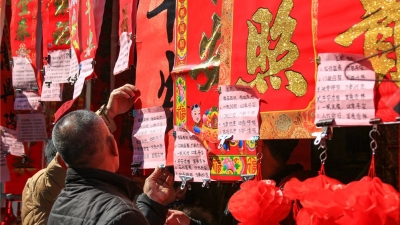 红红火火迎新年！梅城江北老街节庆商品“旺”销