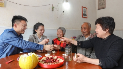 大年初二，援赤几医疗队员带新姑爷“转妹家”