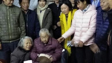 陈绍常基金会一行人员到埔寨镇慰问百岁老人