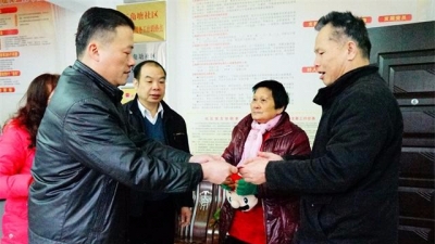 区司法局到挂点帮扶村开展走访慰问困难党员活动