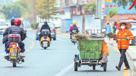 万家团圆之际 他们在平凡的岗位完成不平凡的坚守