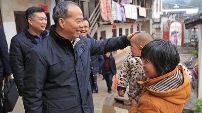 林少春率省委省政府慰问团来梅“送温暖”