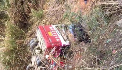 赣州一超载客车侧翻10人遇难，公安部派工作组调查处理