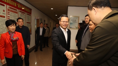 曾永祥到机关单位看望慰问干部职工