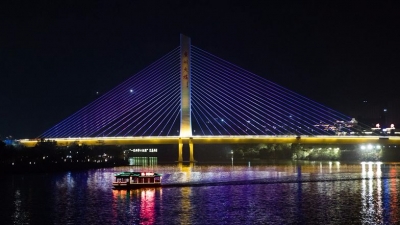 v视频丨一城夜色惹人醉  万家灯火迎新春