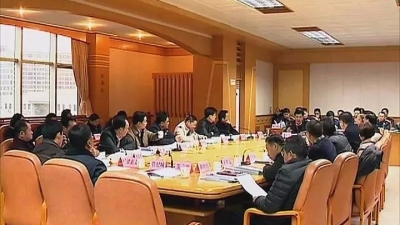 梅县区召开区委常委会（扩大）会议