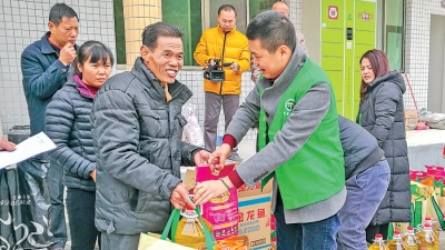 市装饰行业协会到梅县区开展冬日慰问活动