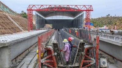 梅平高速3标完成全部箱梁浇筑 预计明年6月建成通车