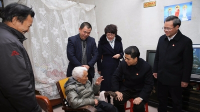 李远青到丰顺县汤南镇开展新春“送温暖”慰问活动