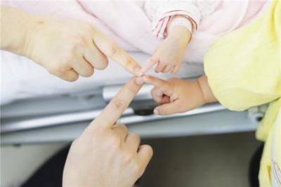 两部门：对按照育儿补贴制度规定发放的育儿补贴免征个人所得税