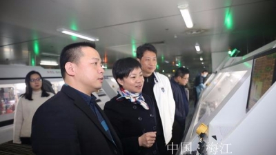 梅江区长钟秀堂调研东升园区建设工作