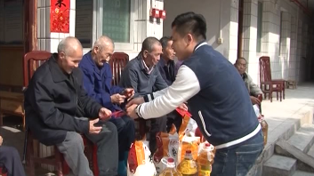 在佛山打拼的兴宁爱心人士  回兴宁为敬老院老人送温暖