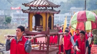 客家年味：“扛公王”
