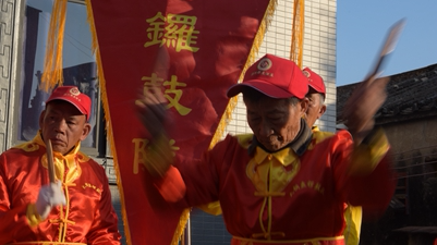 丰顺铜盘村八旬鼓手牵头组建锣鼓队，一敲已是40载