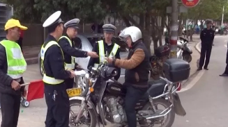 兴宁交警：不留死角 春运安全宣传进农村