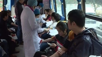 丰顺举办无偿献血活动 自愿献血市民络绎不绝