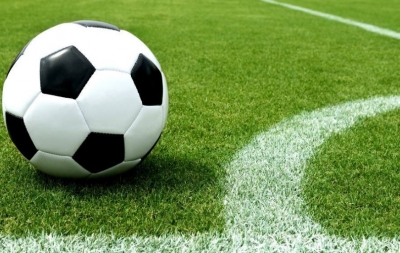 5地9队青少年在梅赛足球迎春 育新队问鼎“育新杯”