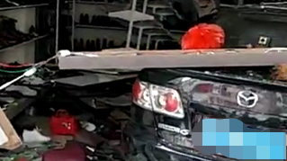 突发！五华一小车突然冲进店铺，现场混乱一片！