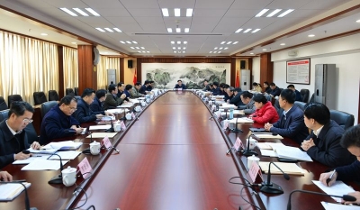 市党政班子召开年度民主生活会 谭君铁主持会议