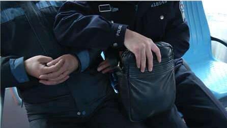 一辆公交车上竟有15个嫌疑人！盗窃团伙精细"产业链"被披露