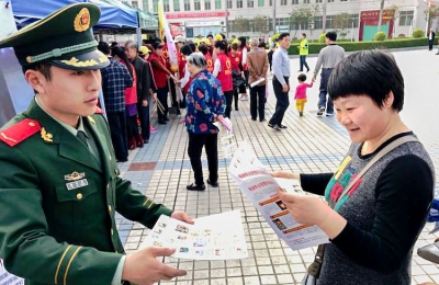 我市各界纷纷举行“3·5”学雷锋日系列活动