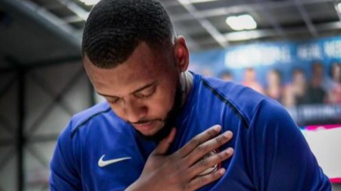 美职篮发展联盟球员比赛期间倒地不起，送医后不治身亡