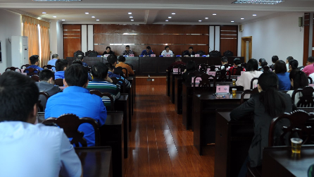 梅江区法院召开会议深入学习贯彻全国“两会”精神