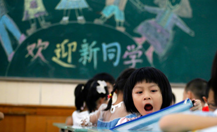 人大代表关注小学生“推迟上学”：身心健康比分数更重要