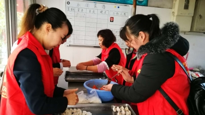 市嘉应社会工作服务中心联合爱心企业为敬老院老人过元宵