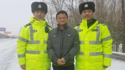 马云雪中与交警合影照热传 交警：这是对我们工作的认可