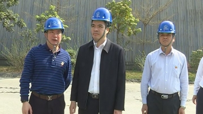 刘彩波率队开展暖企服务活动，现场办公解决问题