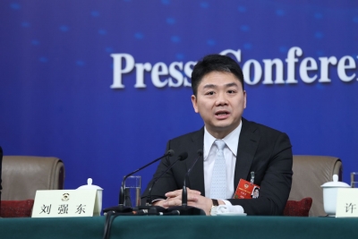 指控刘强东性侵的女大学生正式起诉，索赔5万美元！