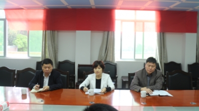 五华县副县长温燕玲到三所学校检查指导开学工作