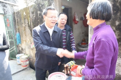 曾永祥到汤南镇督查精准脱贫和环境整治工作开展情况