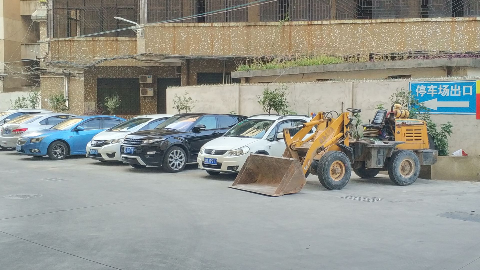 追踪丨空地垃圾已清理干净  万佳时代广场住户不再与垃圾为邻