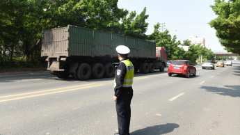 大货车、搅拌车屡发致人死伤交通事故！梅县交警：全面整治