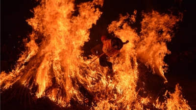 你见过吗？丰顺汤南镇举行“跳火堆”民俗活动