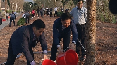 蕉岭：领导干部带头义务植树，掀起“山水绿城”建设新高潮
